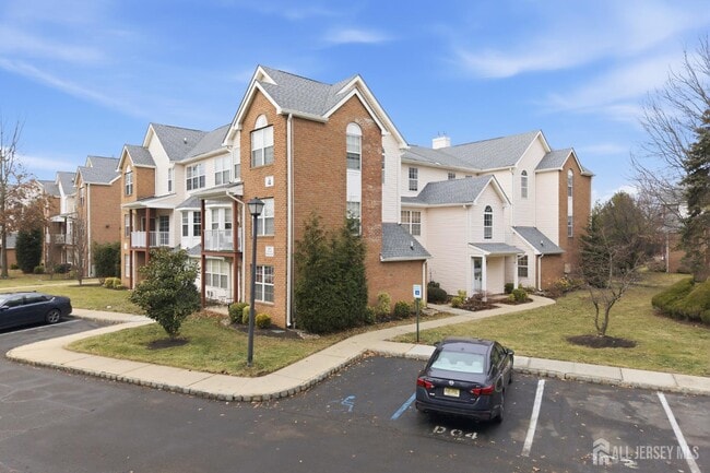 Building Photo - 405 Plymouth Rd