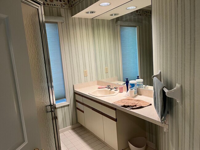 Building Photo - 12 Boulevard Dr