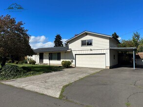 Building Photo - 4 Bedroom Home in Hayden Bridge Area w/ La...