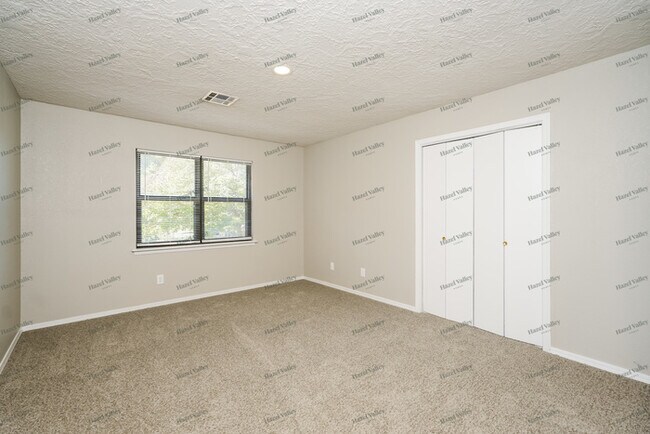 Building Photo - 8304 S 6th St