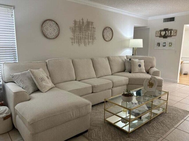 Building Photo - 825 Sky Pine Way