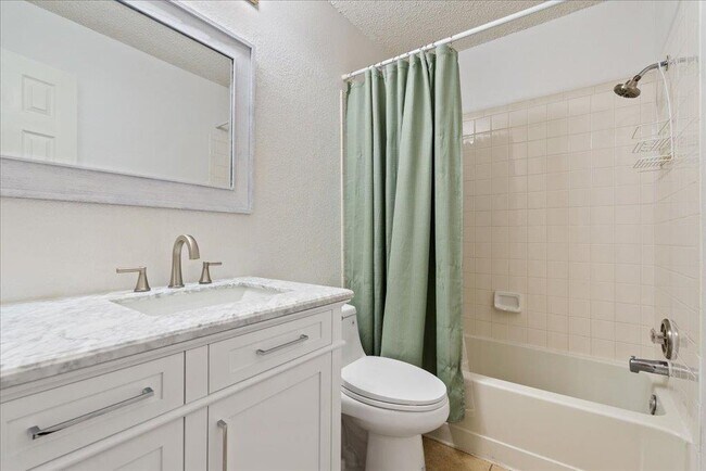 Building Photo - 1411 Gracy Farms Ln