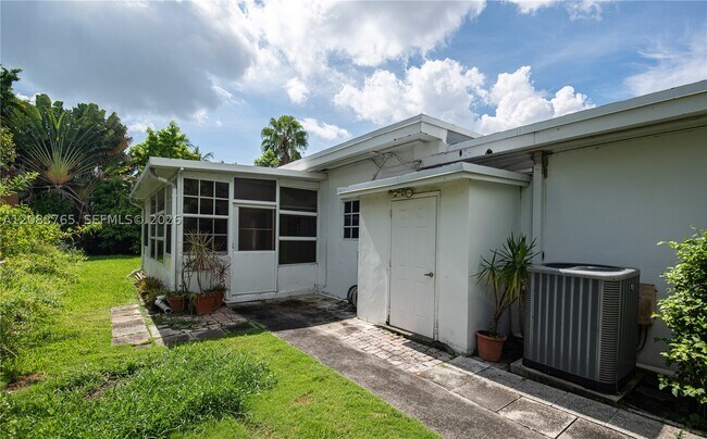 Building Photo - 85 S Hibiscus Dr