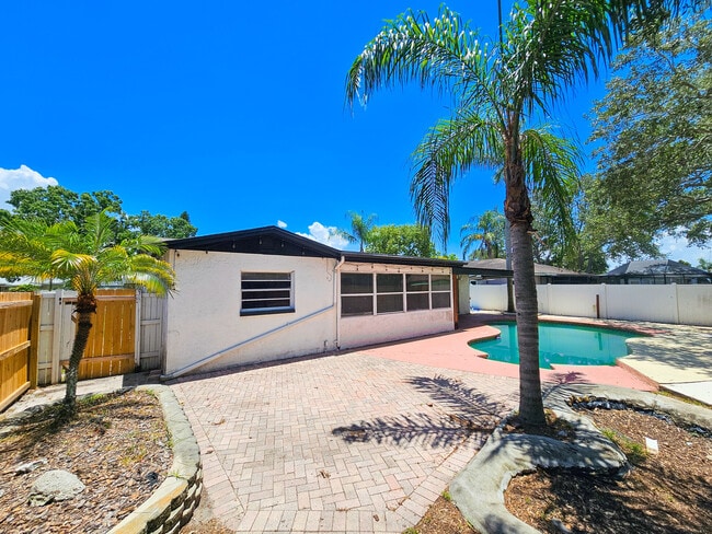 Building Photo - 608 Tangerine Dr