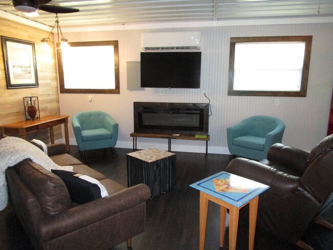 Building Photo - 362 Sunshine Ave