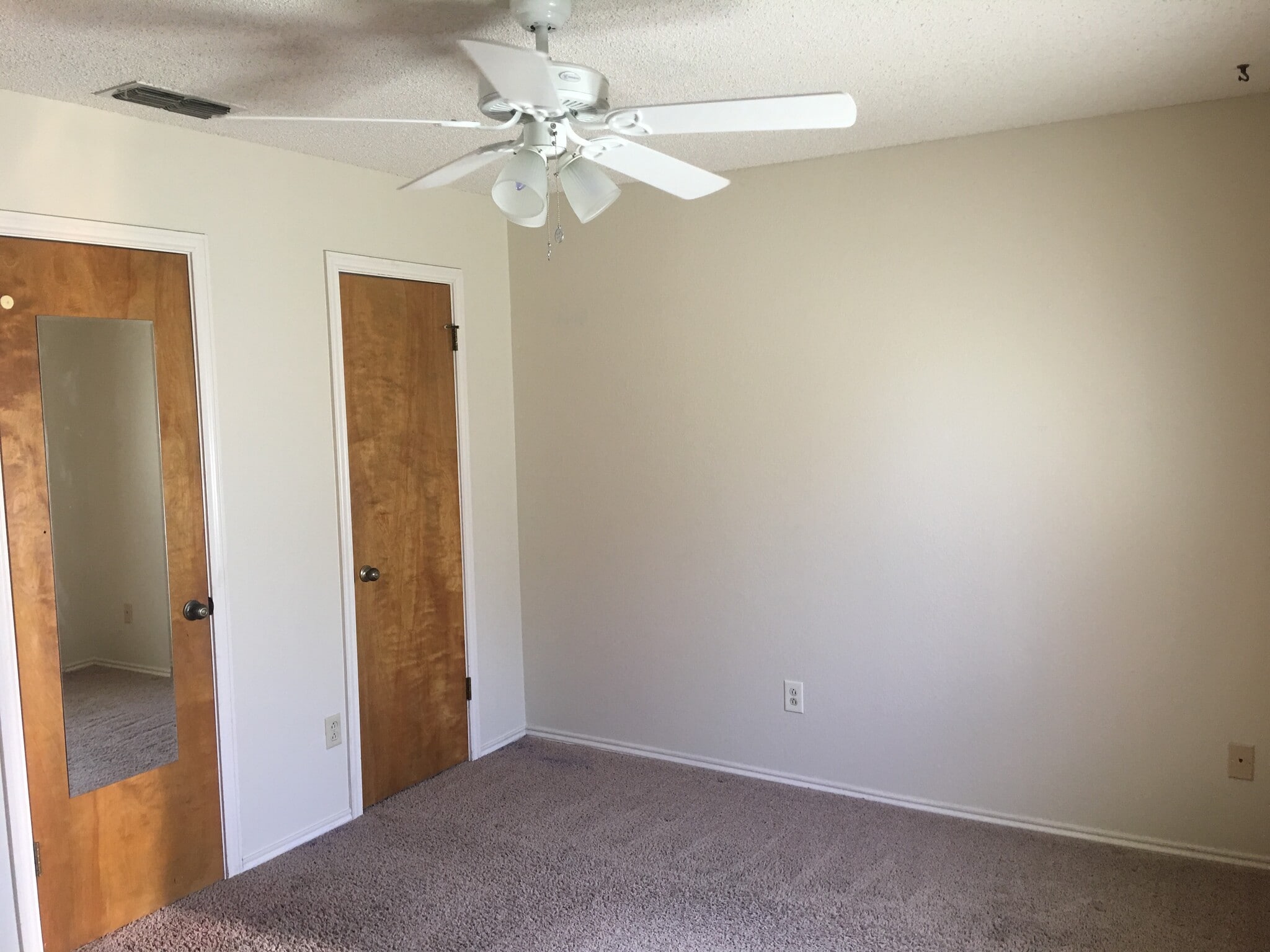 Bedroom #4 - closet doors room size appx 11x13 - 5207 90th St
