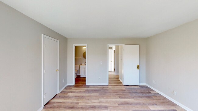 Building Photo - 9617 Vinca Cir