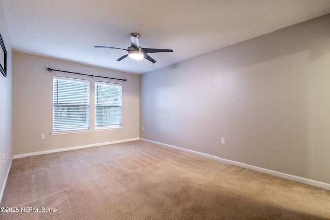 Building Photo - 12106 Alexandra Dr
