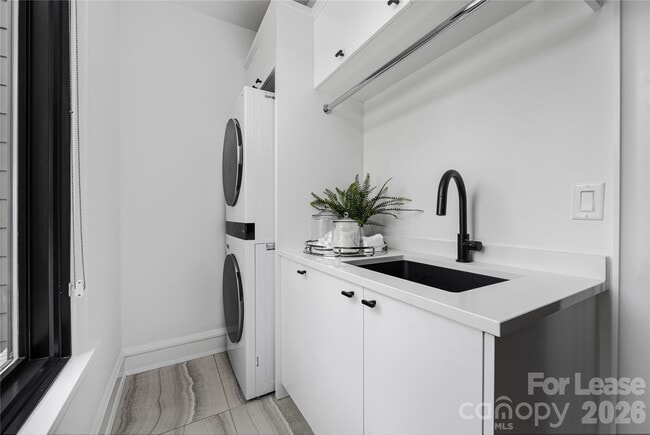 Building Photo - 614 Queens Rd