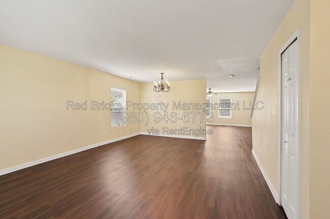 Building Photo - 10805 Dry Stone Dr