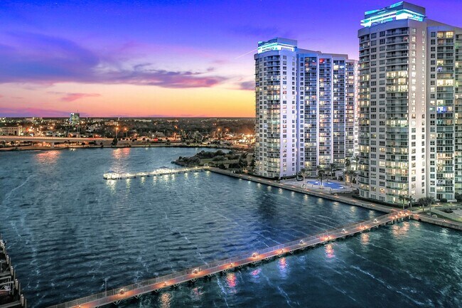 Building Photo - 231 Riverside Dr