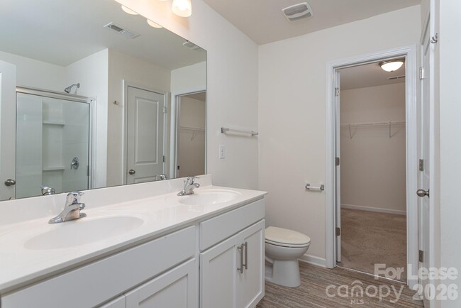 Building Photo - 180 King William Dr