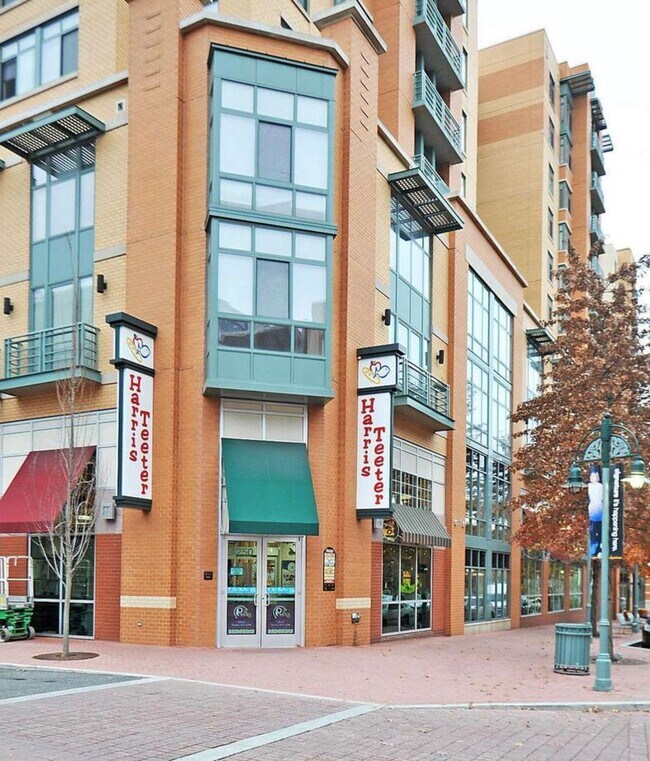 Building Photo - "Coming Soon "Top Floor 1/1 with Updated K...