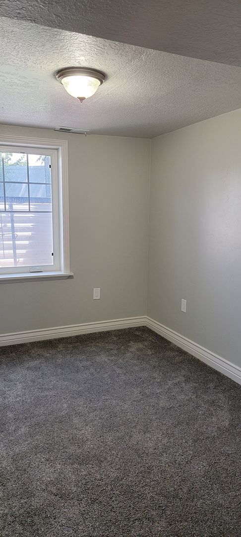 Building Photo - Odell Duplex