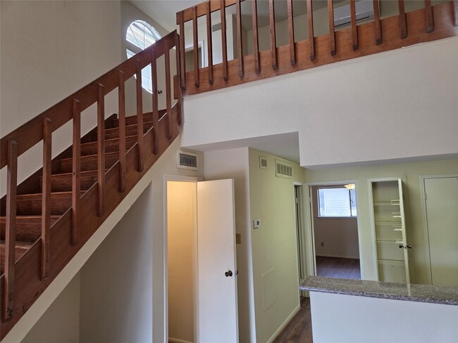 Building Photo - 2425 Holly Hall St