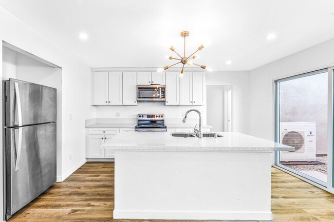 Building Photo - 1720 Petaluma Ave