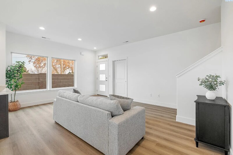 Building Photo - 1008 S Underwood St