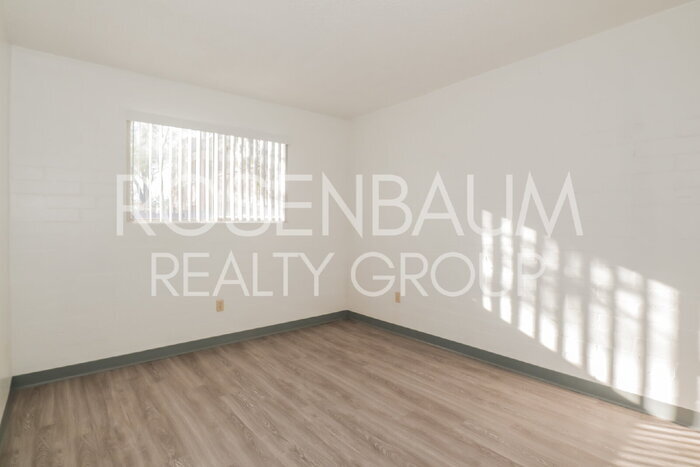 Building Photo - 1518 E Hedrick Dr