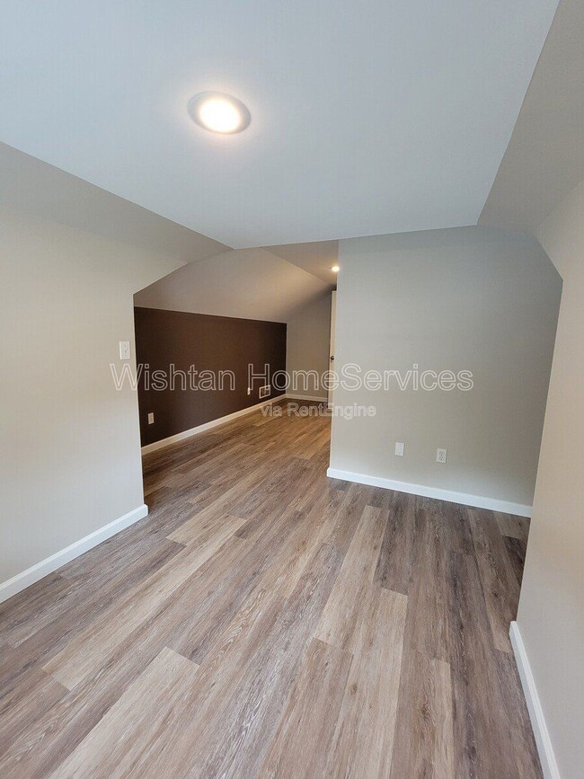 Building Photo - 333 W Murray St