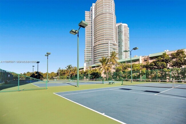 Building Photo - 2333 Brickell Ave