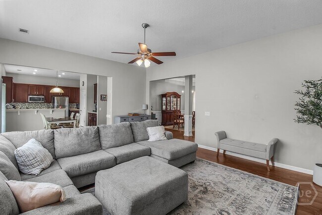 Building Photo - 721 Canyon Dr