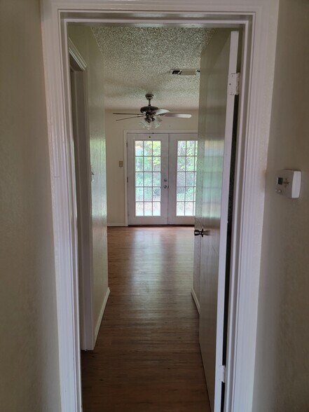 Building Photo - 1321 Quail Trl