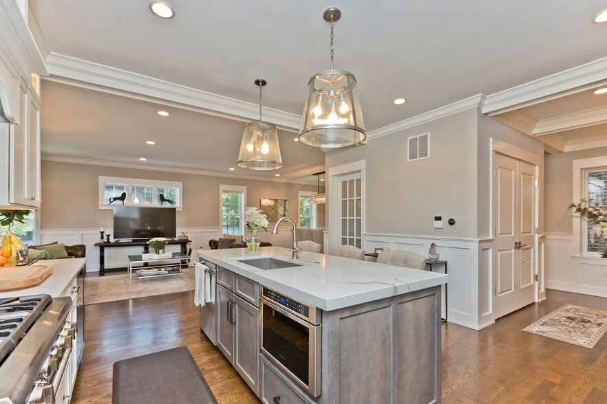 Building Photo - 4752 N Hamilton Ave