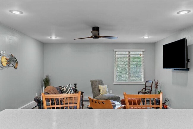 Building Photo - 66 Girard Ave