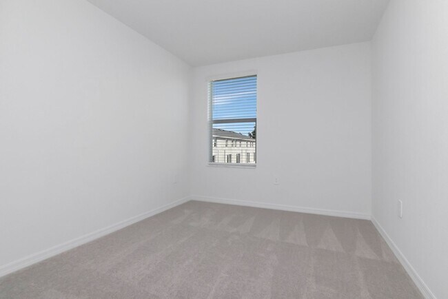 Building Photo - Brand-New 3BR/2.5BA Townhome in Lakewood Ranch — Internet, Trash, & Lawn Care Included