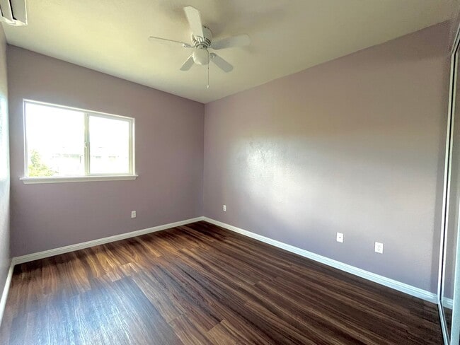 Building Photo - Charming 3-Bedroom/2.5-Bath - $3500.00 (He...