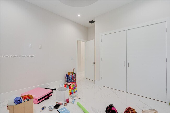 Building Photo - 2521 SW 105th Ave