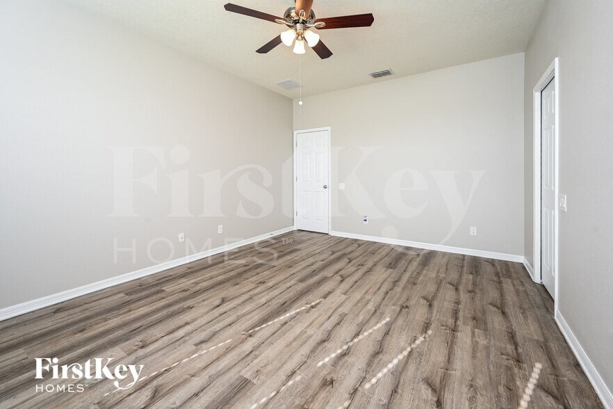 Building Photo - 10431 55th Ct E