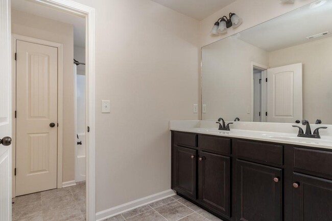 Building Photo - 307 Fieldstone Ln