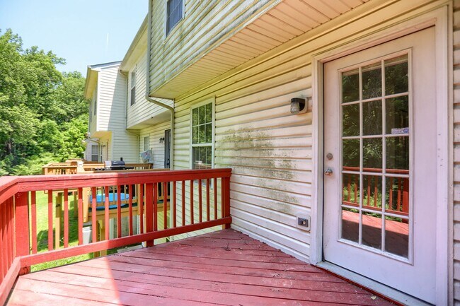 Building Photo - Contemporary Living At It's Finest in Lovely Owings Mills!!