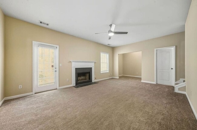 Building Photo - 4750 Ferncrest Pl