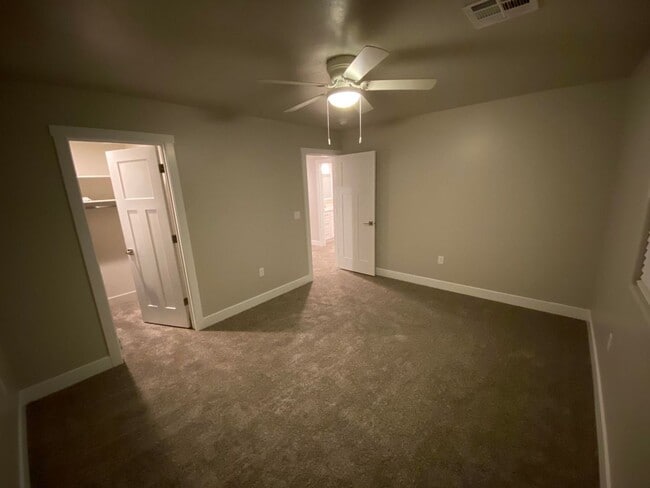 Building Photo - Wonderful 3 Bedroom Townhome. Water, sewer and garbage included.