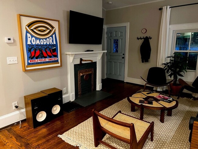 Building Photo - 2/2 Home for Rent Just 5 Minutes from Downtown Greenville!