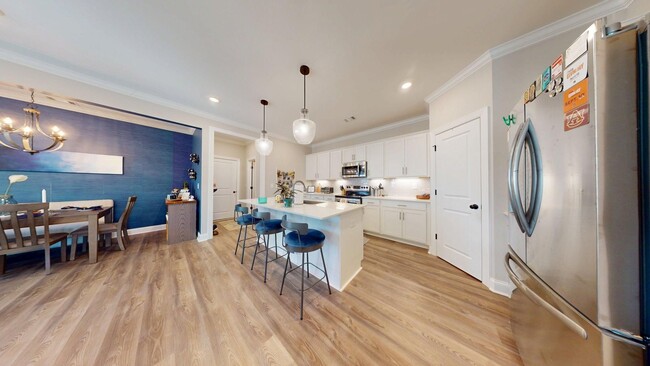 Building Photo - Spacious and Well Maintained 3 Bedroom Townhome in Woodward Oaks