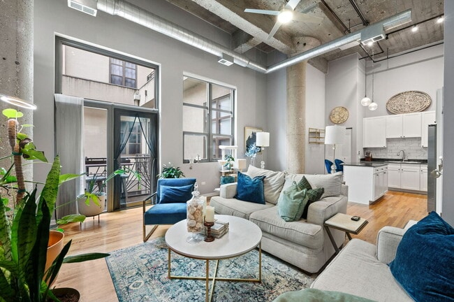 Building Photo - 758 N Larrabee St