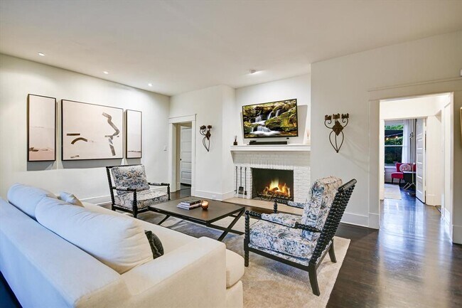 Building Photo - 1402 Windsor Rd