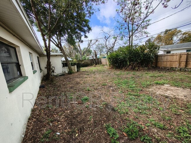 Building Photo - 2128 Riviera Dr