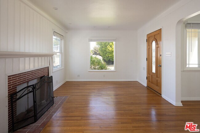 Building Photo - 8333 Airlane Ave