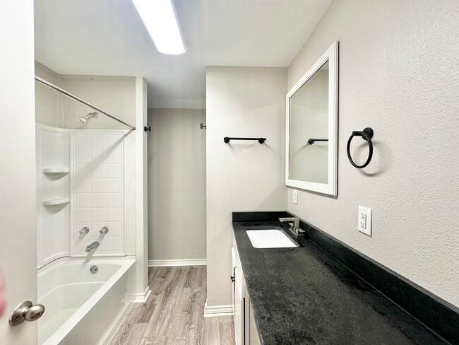 Building Photo - Available Now! Charming & Updated 3-Bedroo...