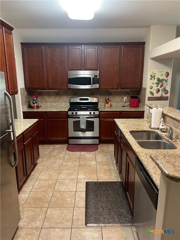 Building Photo - 421 Shadow Point