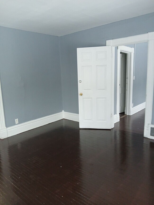 Building Photo - 964 N Court St