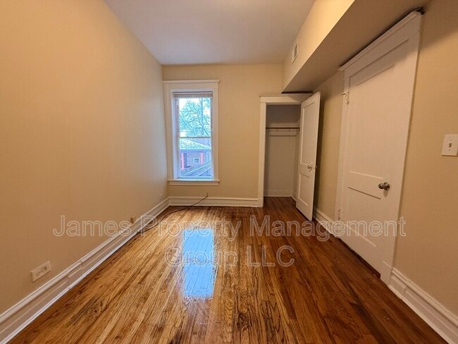 Building Photo - 3213 W Warren Blvd