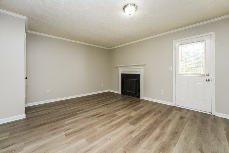 Building Photo - 5603 Wells Cir