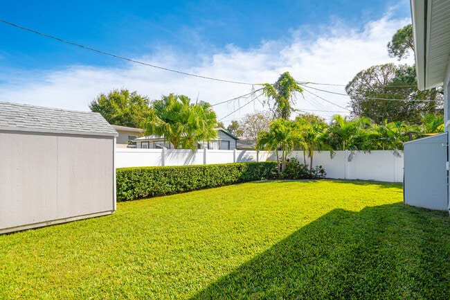 Building Photo - 4420 W Fair Oaks Ave