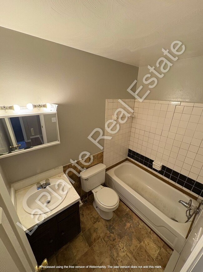 Building Photo - 1622 Milburn Ave