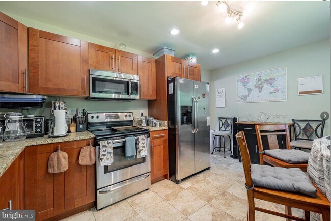 Building Photo - 2918 Capri Dr